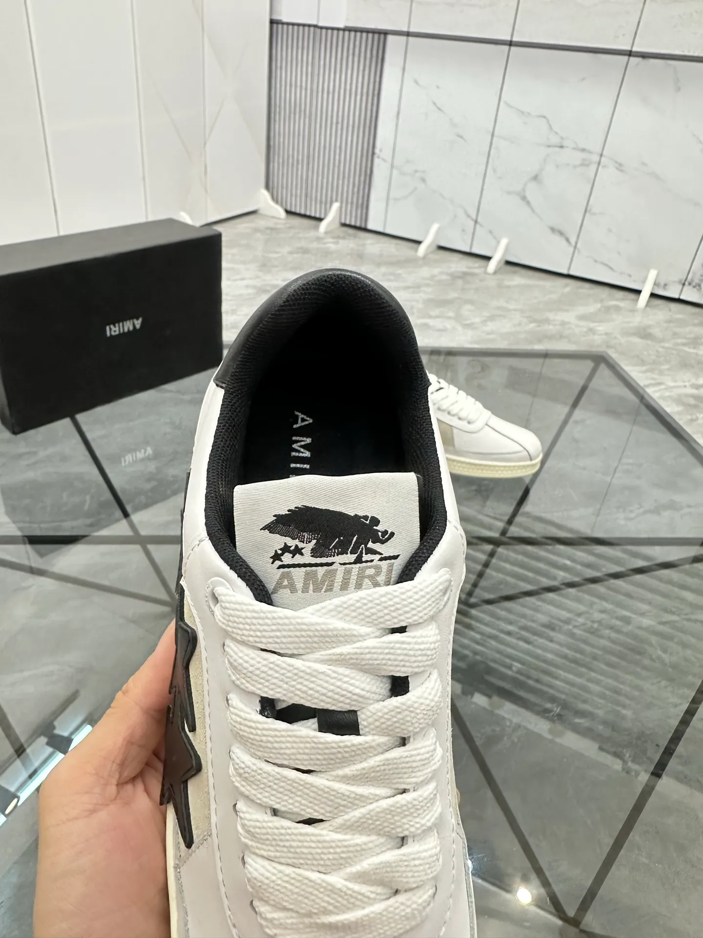 Men's shoes: 💰P420¥ Product trademark: AMIRI* "Amir*" low-top casual shoes Regular size: 38-45 (can be customized to 46) Product material: imported cowhide upper, breathable lining, original outsole. Number: 001